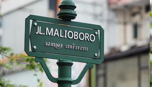 Ilustrasi Jalan Malioboro, Yogyakarta. (Photo by Agto Nugroho on Unsplash)
