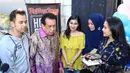 "Kalau Gigi sudah kasih aku kado. Dia minta lagu ke teh Melly judulnya itu Kujaga Takdirku," ujar Raffi Ahmad, di kawasan Ampera, Jakarta Selatan, Jumat (17/2/2017). (Adrian Putra/Bintang.com)