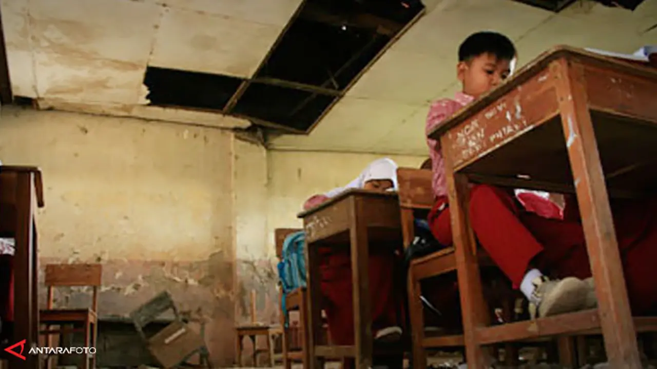 sekolah-rusak-131101b.jpg