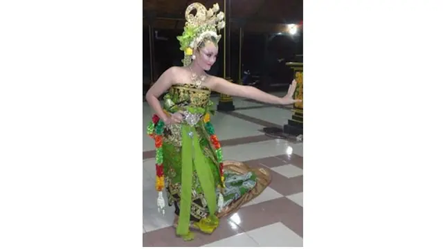 Geraknya merupakan pengembangan dari tari lain.
