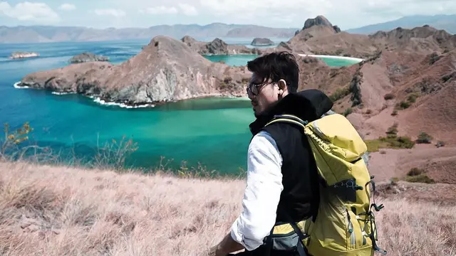 [Bintang] 8 Potret Denny Sumargo Saat Keliling Indonesia