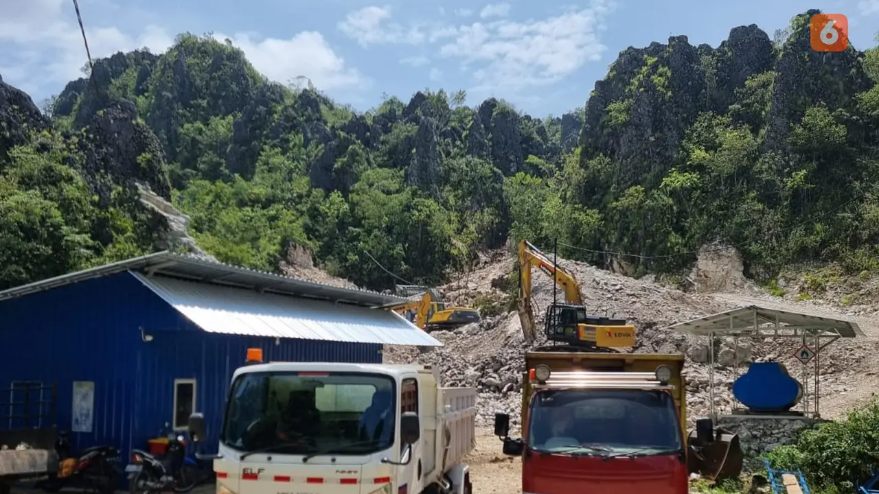 Aktivitas tambang batu gamping di Kecamatan Tikala, Kabupaten Toraja Utara, Sulsel. (Liputan6.com/Eka Hakim)