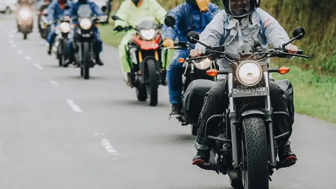 FOTO: Gaya Keren Prisia Nasution Saat Touring dengan Motor Gede