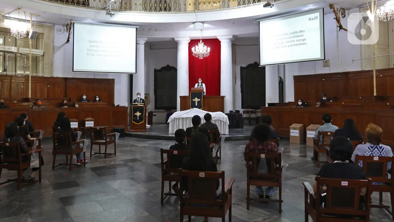 FOTO: Gereja Immanuel Jakarta Gelar Misa Jumat Agung Secara Terbatas
