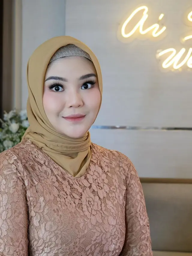 5 Potret Lamaran Rosa Meldianti Keponakan Dewi Perssik, Pancarkan Kebahagiaan