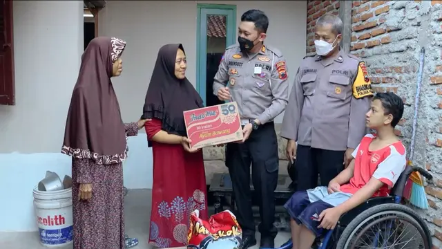 Kasatlantas Polres Pemalang, AKP Achmad Riedwan Prevoost dikenal dekat dengan masyarakat. (Foto: Liputan6.com/Humas Polres Pemalang)