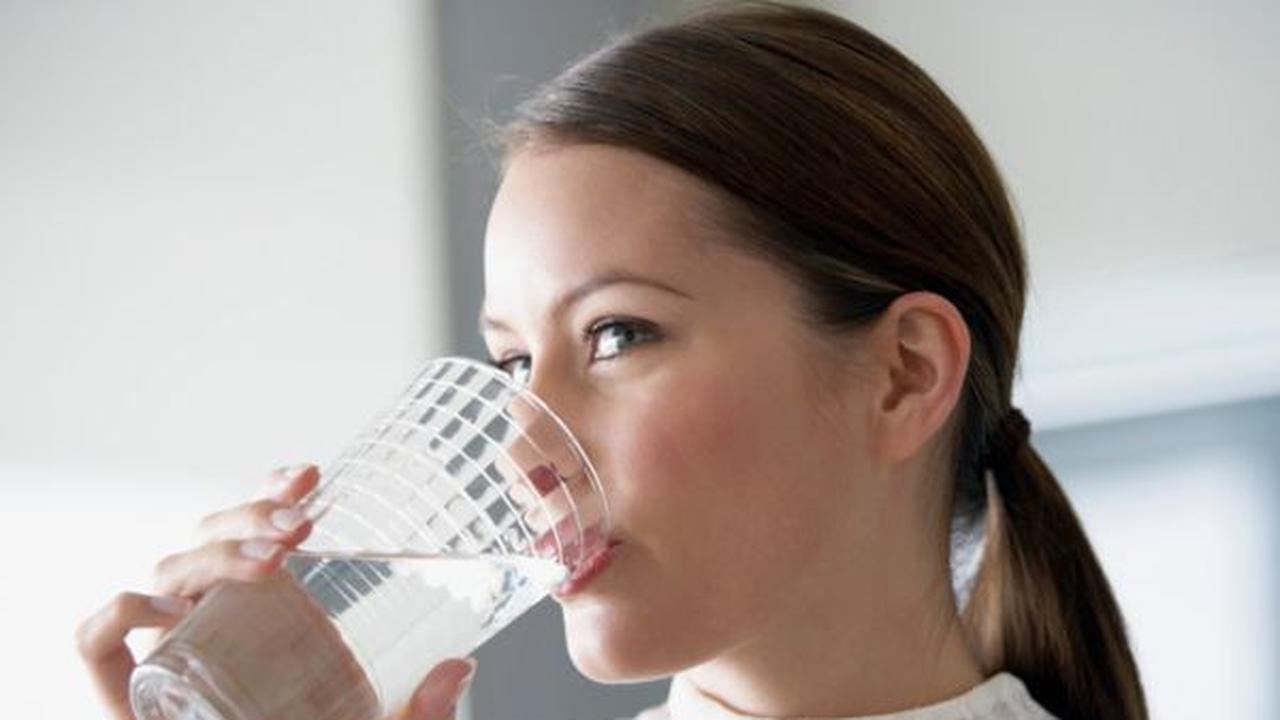 6 Manfaat Minum Air Hangat