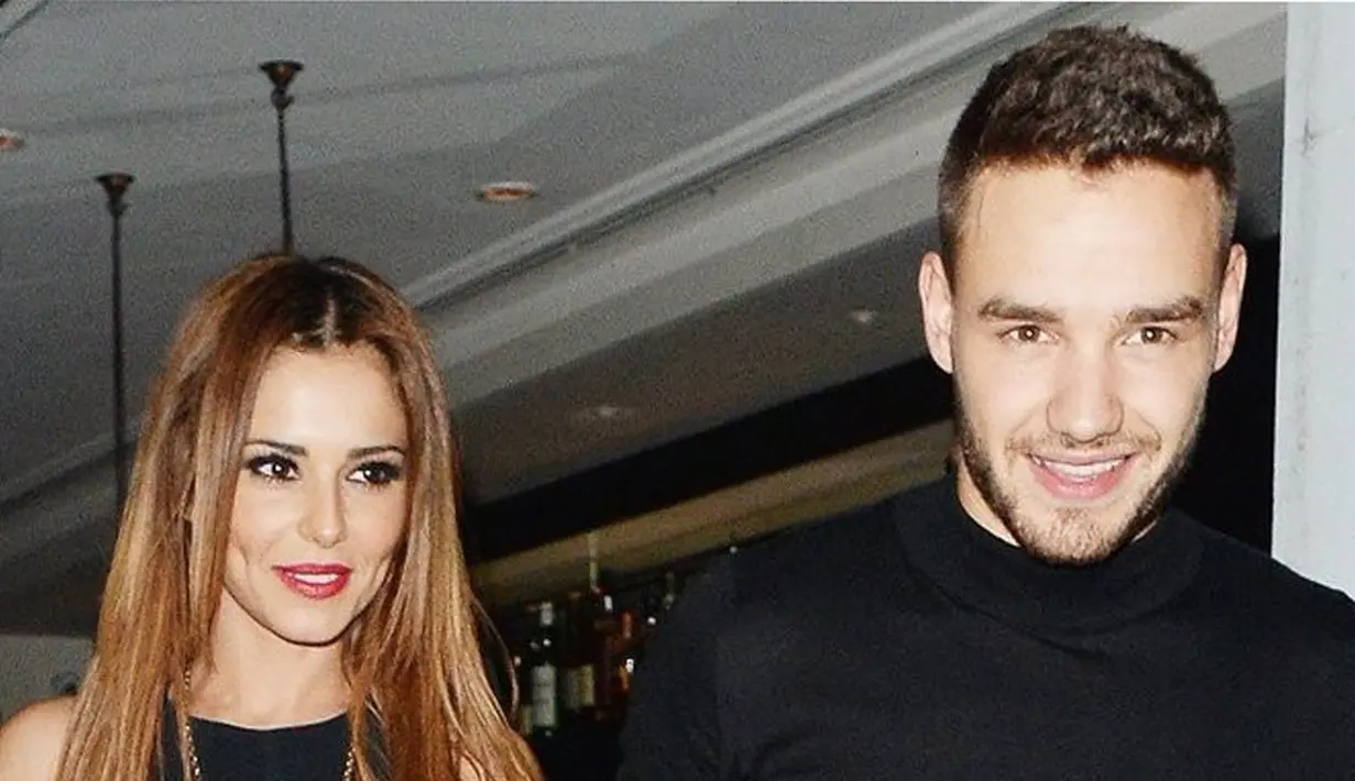 Cheryl dan Liam Payne, baru saja dikaruniai seorang anak laki-laki beberapa minggu lalu. Namun sejak itu keduanya belum juga memberikan nama untuk bayi laki-laki, buah cinta mereka. (doc.aceshowbiz.com)
