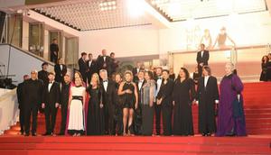 Festival Film Cannes 2026 kembali menerapkan aturan dress code ketat, mulai dari larangan busana transparan hingga gaun berekor panjang. (dok. tangkapan layar Instagram @festivaldecannes/https://www.instagram.com/p/DYSubg2gD4Z/?img_index=2&igsh=bGdzZjhzZTB5a3l3/Dea sifa)
