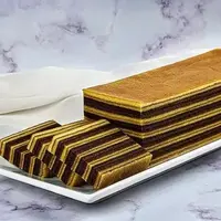 Sepiring kue lapis legit. (Liputan6.com/IG/fatmahbahalwan)