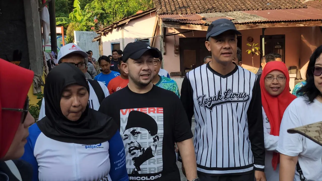Ketua Umum Tim Relawan Ganjar Pranowo (TIM GP) Mohammad Marhaendra Putra atau dikenal Dade Marhaendra menemani kegiatan jalan santai dan olahraga pagi hari bareng bakal calon presiden (capres) Ganjar Pranowo di sekitar wilayah Jawa Tengah.