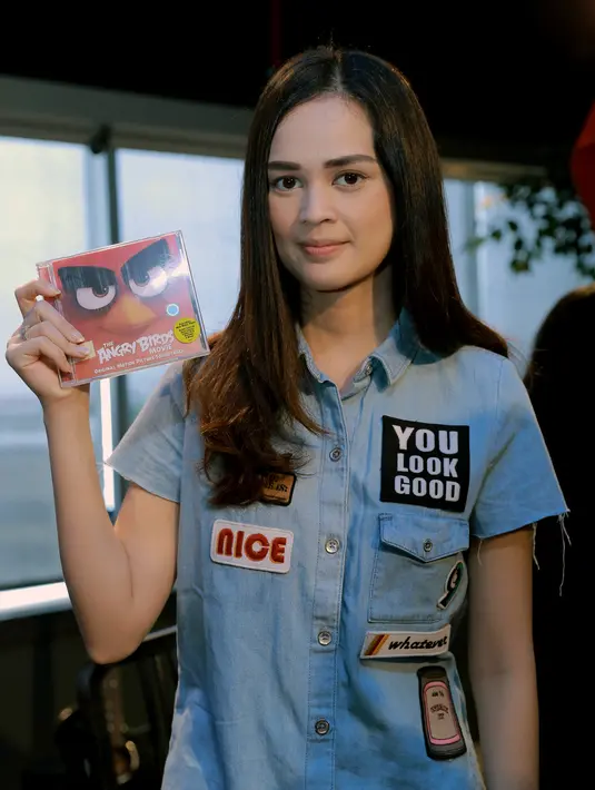 Pemeran sinetron yang melejit namanya bermain sebagai Helena Karin, di sinetron 'Catatan Hati Seorang Istri' tidak lantas puas meski terbilang sukses dalan akting. Kini ia mencoba peruntungan baru dalam dunia tarik suara. (Adrian Putra/Bintang.com)