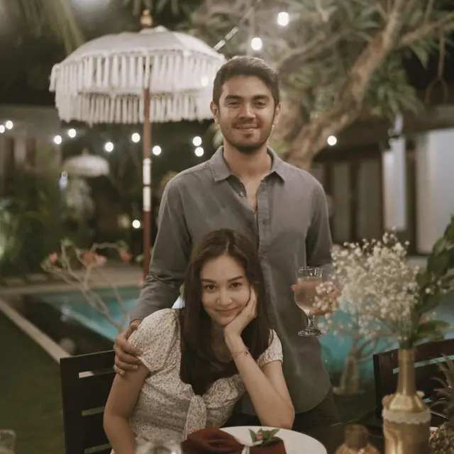 6 Momen Romantis Faradilla Yoshi dan Bryan Mckenzie Liburan di Bali
