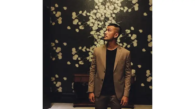 Ulang Tahun Ke-32, Ini 7 Potret Transformasi Rio Dewanto yang Semakin Memesona