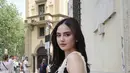 Tanpa makeup berlebihan, Syifa Hadju pancarkan pesona cantik berkelas dengan makeup tipis. Rambutnya pun digerai rapi [@syifahadju]
