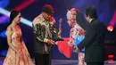 Sebagai salah satu kategori bergengsi, pembacaan nominasi juga dibawakan oleh penyanyi senior Elvy Sukaesih dan Mansyur S. Lagu Egois resmi dirilis oleh Lesti sejak Desember 2016. (Bambang E. Ros/Bintang.com)