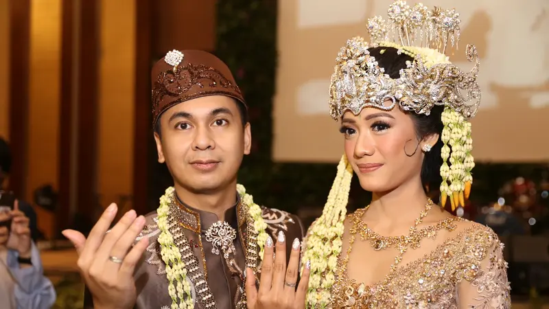 [Bintang] Raditya Dika dan Anissa Aziza