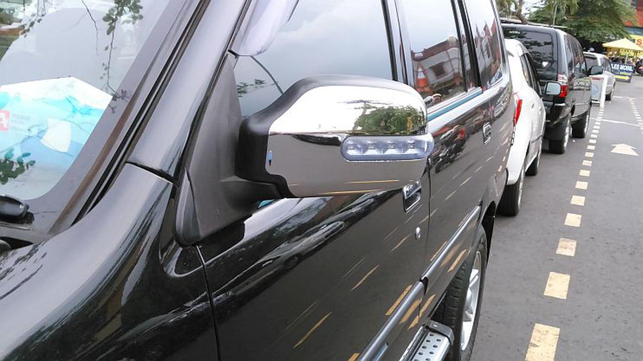 Tampil Elegan dengan Spion Berlampu Sein