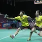 Ricky Karanda/Debby Susanto  saat melawan Gloria Emanuelle/Hafiz Faizal pada perempat final ganda campuran Indonesia Open 2018 di Istora Senayan, Jakarta, (6/6/2018). Gloria/Hafiz menang 21-15 22-24 21-19. (Bola.com/Nick Hanoatubun)