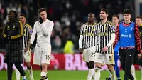 Pemain Juventus berjalan lesu setelah hanya bermain imbang 2-2 melawan Atalanta dalam laga giornata 28 Serie A Liga Italia 2023/2024, Senin (11/3/2024) dini hari WIB. (MARCO BERTORELLO / AFP)