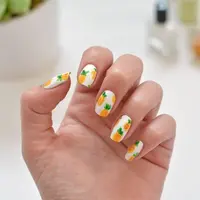 Nail art bermotifkan nanas. (via: ehow.com)