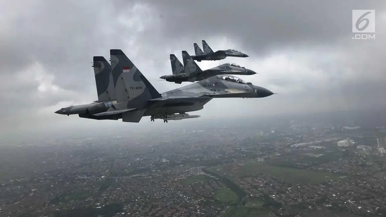 Panglima dan Kapolri Saat Naik Sukhoi