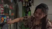 Warung Madura dikenal buka hampir tanpa henti selama 24 jam. Di balik operasionalnya, banyak pelanggan menyadari para penjaganya kerap berganti dalam hitungan bulan. Apa alasannya? #DWNews