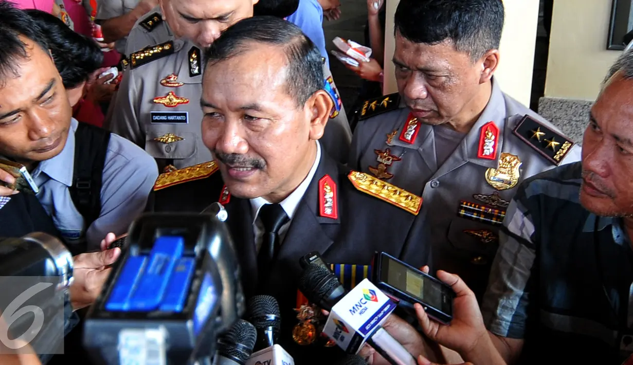 Kapolri Jenderal Badrodin Haiti memberikan keterangan kepada wartawan usai melakukan halal bihalal dengan staf dan anggota Polri di Mabes Polri, Jakarta, Rabu (22/7/2015). (Liputan6.com/Yoppy Renato)