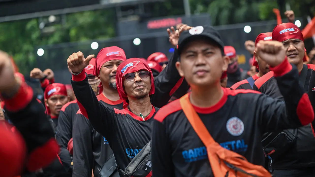 Kembali Berunjuk Rasa, Buruh Minta Kenaikan UMP 2025 Hingga 10 Persen