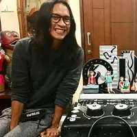 Setelah beberapa waktu lalu Nikita Mirzani memberikan sinyal bahwa hubungan rumah tangga Aming dan Evelyn sedang dalam masalah, kali ini, Niki membenarkan kabar Evelyn mau bunuh diri. (Instagram/ev0124)