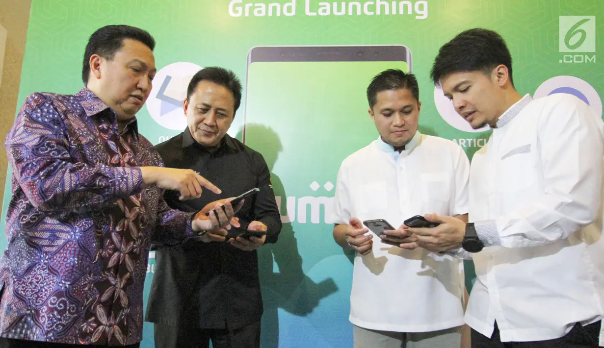 Shareholder umma, Garibaldi Thohir, Kepala Badan Ekonomi Kreatif Triawan Munaf, CEO & Co-Founder umma, Indra Wiralaksmana dan public figure Dimas Seto berdiskusi pasca peluncuran aplikasi muslim berbasis komunitas bernama "umma", Jakarta, Kamis (25/4). (Liputan6.com/HO/Ading)
