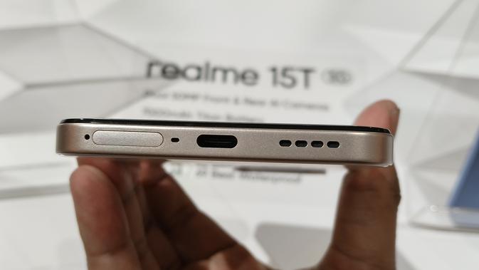 <p>Potret sisi bawah Realme 15T (Liputan6.com/ Arief Ferdian Maulana)</p>