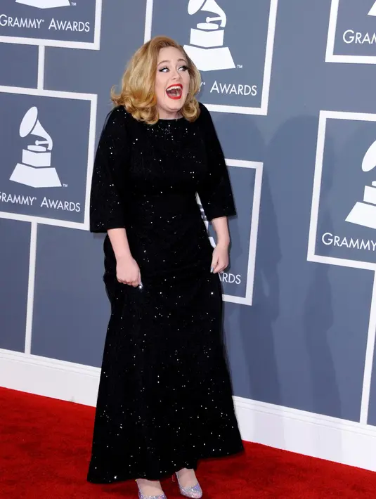 Sang pelantun lagu Someone Like You ini menolak untuk berkeliling bersama anaknya yang masih terlalu kecil. (Bintang/EPA)