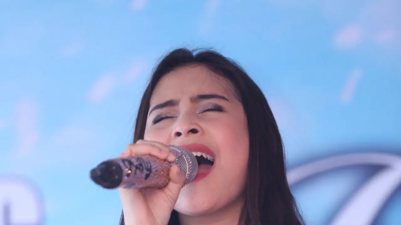 Prilly Latuconsina
