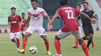 Pemain sayap Persis Solo, Bayu Nugroho absen dalam latihan perdana timnya jelang melakoni laga lanjutan Indonesia Soccer Championship B melawan Persibas Banyumas. (Bola.com/Romi Syahputra)