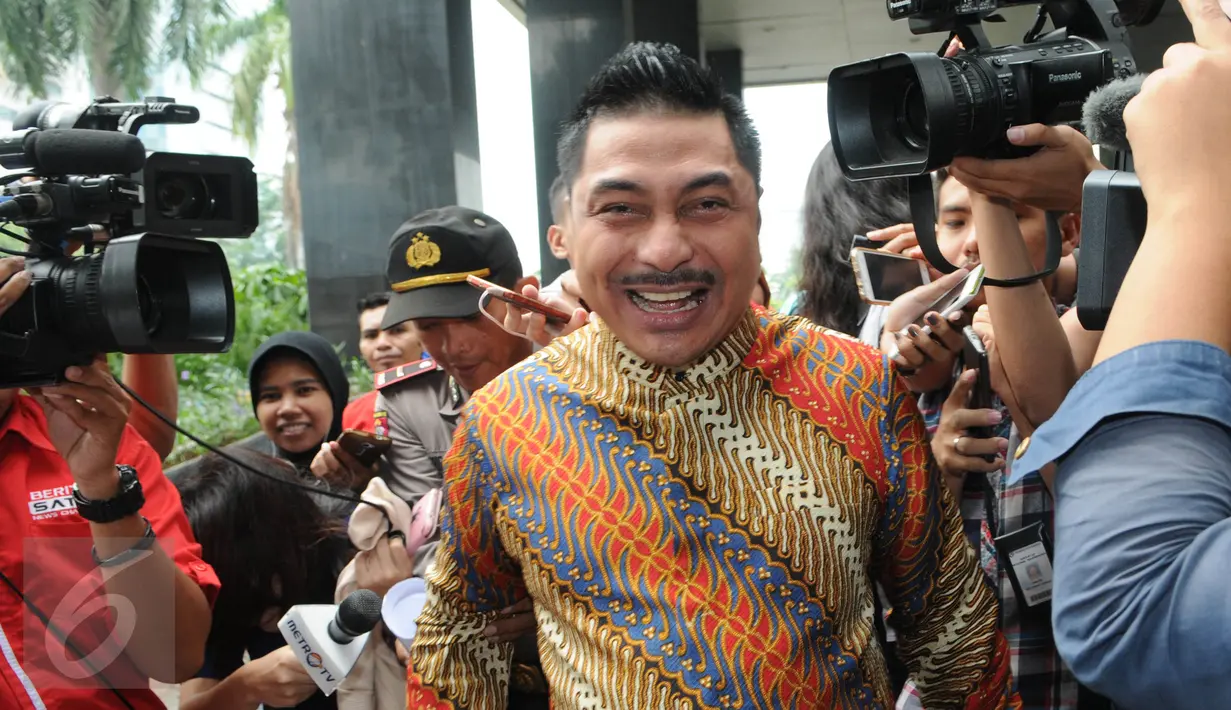Wakil Ketua Komisi V DPR RI Michael Wattimena usai diperiksa Gedung KPK, Jakarta, Selasa (14/6/2016). Michael Wattimena diperiksa untuk tersangka Ahmad Hi Mustary. (Liputan6.com/Helmi Afandi)