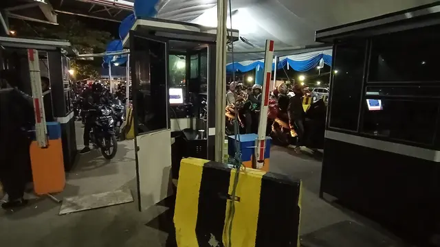Toll Gate Atau Loket Mencetak Tiket Berhenti Beroperasi. (Kamis, 24/12/2020). (Yandhi Deslatama/Liputan6.com).