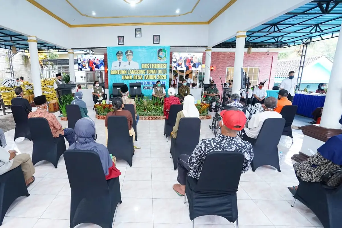 Lewat Video Call, Gubernur Jatim Monitor Penyaluran BLT Dana Desa di Banyuwangi