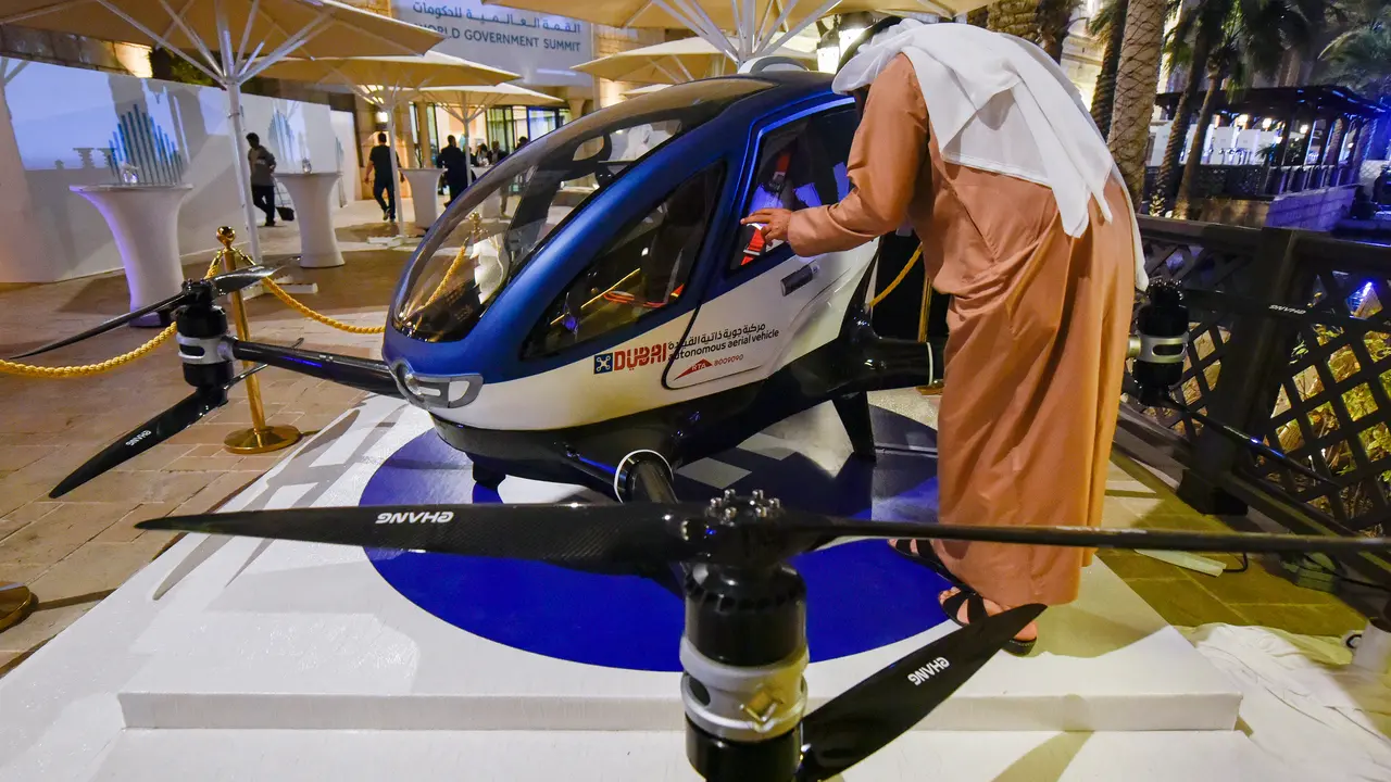 20170213-Drone Raksasa Yang Bisa Terbangkan Manusia-Dubai 