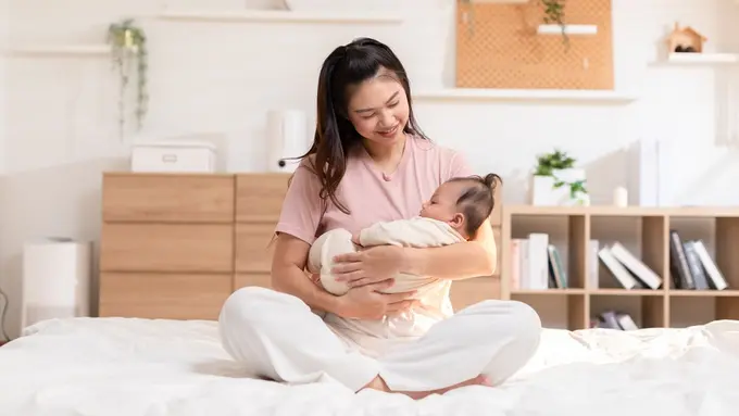 Bikin Si Kecil Semakin Nyaman dan Rileks dalam Pelukan, Ini 3 Hal yang Bisa Ibu Lakukan