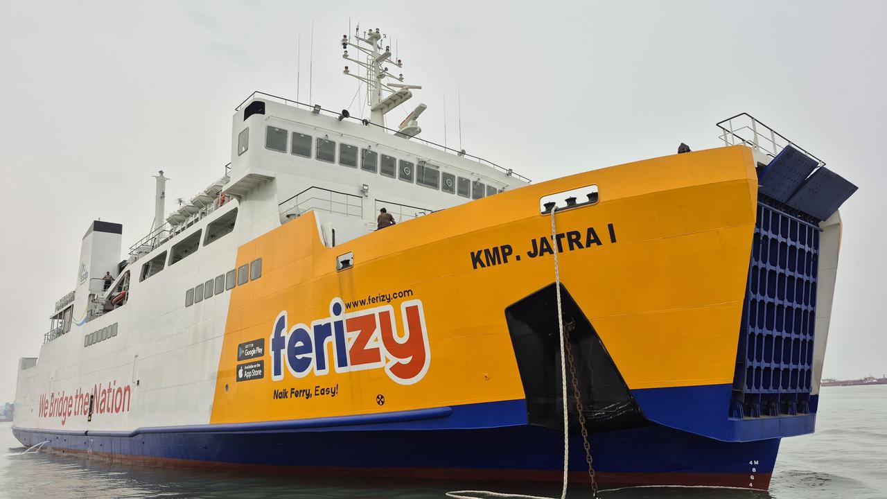 ASDP Kerahkan KMP Jatra I Angkut 44 Ton Bantuan ke Sumatera