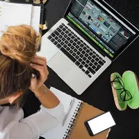 Memulai pekerjaan di lingkungan baru bisa memunculkan rasa gugup. Kenali alasan di balik perasaan tersebut agar lebih siap menghadapi hari pertama. (Foto/Dok: Pexels)