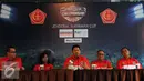 Kepala Penyelenggara turnamen Piala Jenderal Sudirman, Letjen TNI Agus Sutomo (tengah) memberikan keterangan saat jumpa pers, Jakarta (6/11/2015). Turnamen akan berlangsung pada 10 November 2015 hingga 24 Januari 2016. (Liputan6.com/Helmi Fithriansyah)