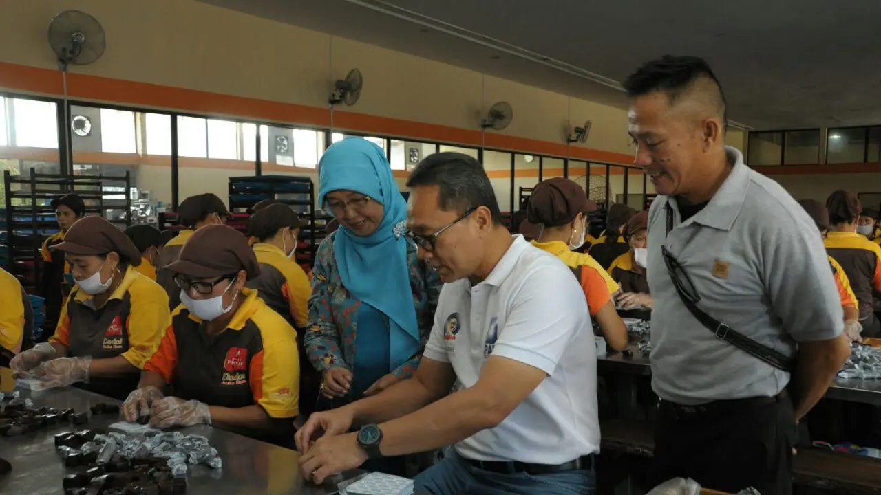 Ketika Ketua MPR Kunjungi Pabrik Dodol Garut Kesukaan Sejak SMA
