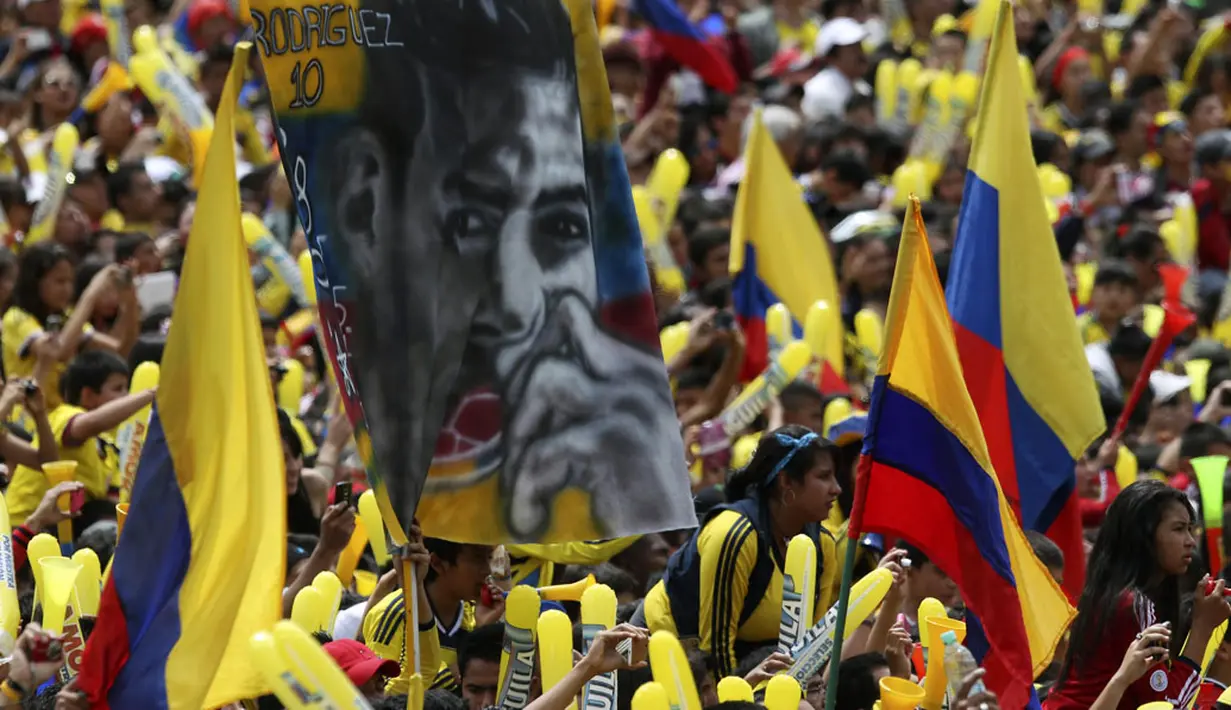 Sebuah gambar James Rodriguez dibentangkan suporter saat selebrasi penyambutan Timnas Kolombia di taman Bolivar, Bogota, (6/7/2014). (REUTERS/John Vizcaino)
