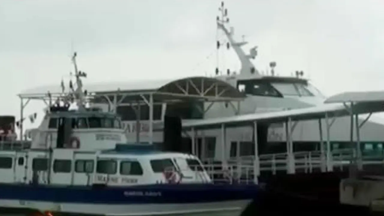 Pelabuhan Pintu Masuk dari Singapura