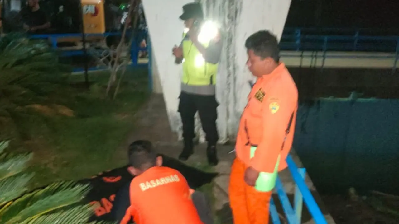 Jasad AR berhasil ditemukan tim SAR gabungan. (Dian Kurniawan/Liputan6.com)