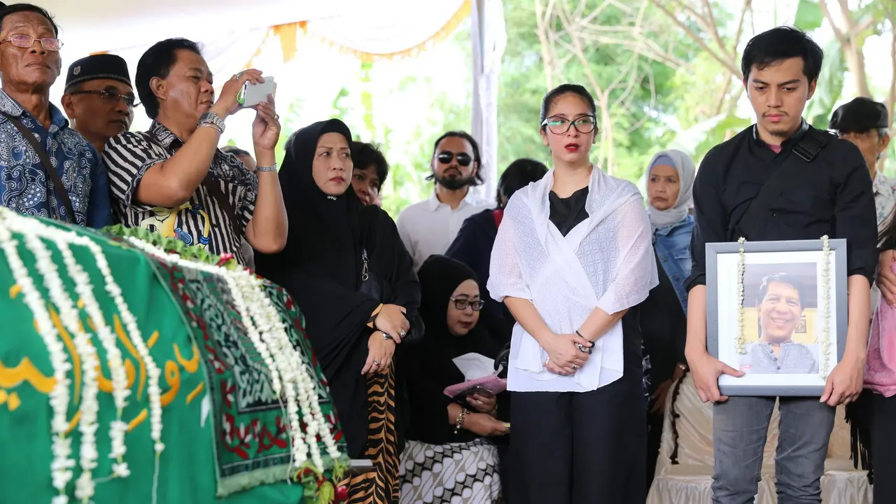 [Bintang] Sebelum Meninggal Dunia, Ini Tingkah Lucu Ayah Novita Angie