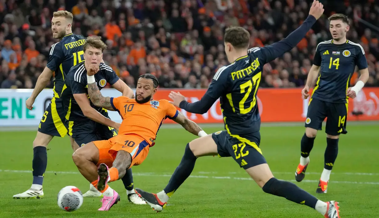 Bermain sebagai tuan rumah, Belanda menang telak 4-0 atas Skotlandia. (AP Photo/Peter Dejong)