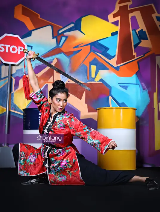 Siapa yang menyangka jika Olivia Zalianty merupakan atlet Wushu. Bahkan ia mendapatkan 2 mendali emas dari pertandingan beladiri Wushu di Road to Asian games 2018. (Bambang E. Ros/Bintang.com)